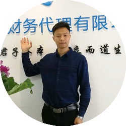 企划部负责人丁文龙
